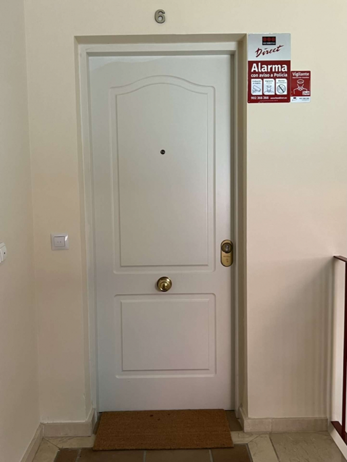 Alarmgesicherte Wohnungstür