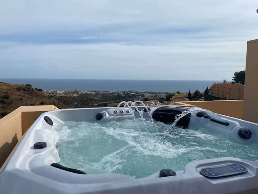 Whirlpool mit Meerblick