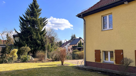 ***Charmante Doppelhaushälfte mit 65 qm Ausbaureserve im Dach und viel Platz für IHRE Kreativität***, 13127 Berlin, Doppelhaushälfte