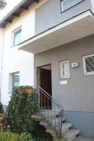 ***Einziehen & wohlfühlen: Frisch saniertes Reihenendhaus mit 190 m², Garten & Garage***, 12279 Berlin, Reihenendhaus