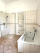Wannenbad mit Dusche