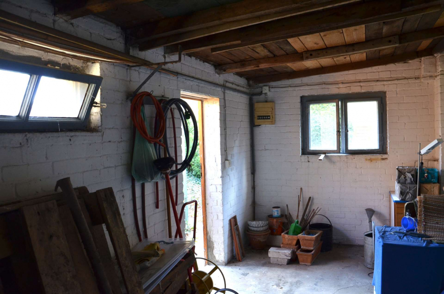 Gartenhaus links